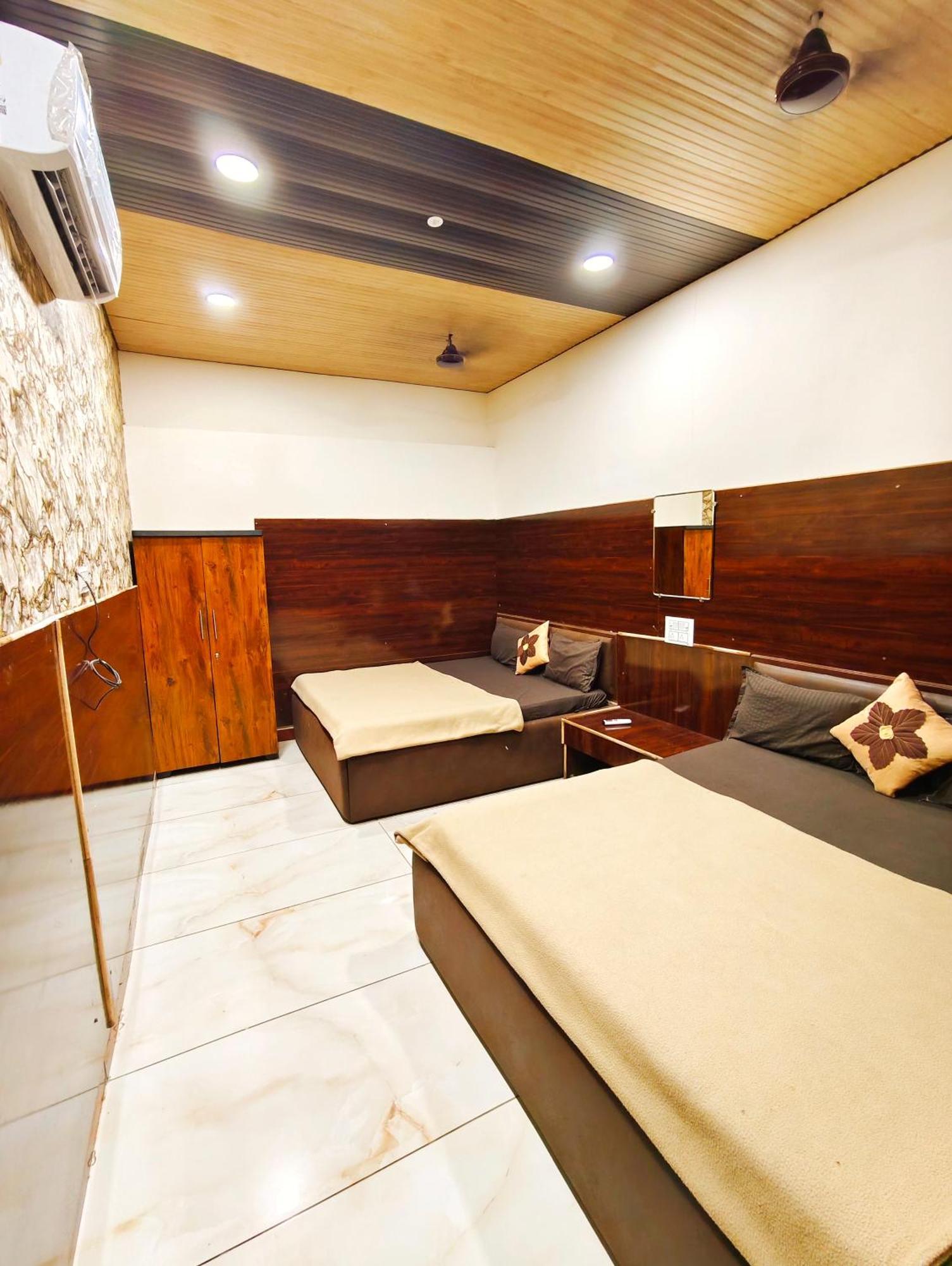 Hotel Om Palace Near Mahakal Mandir Ujjain Extérieur photo