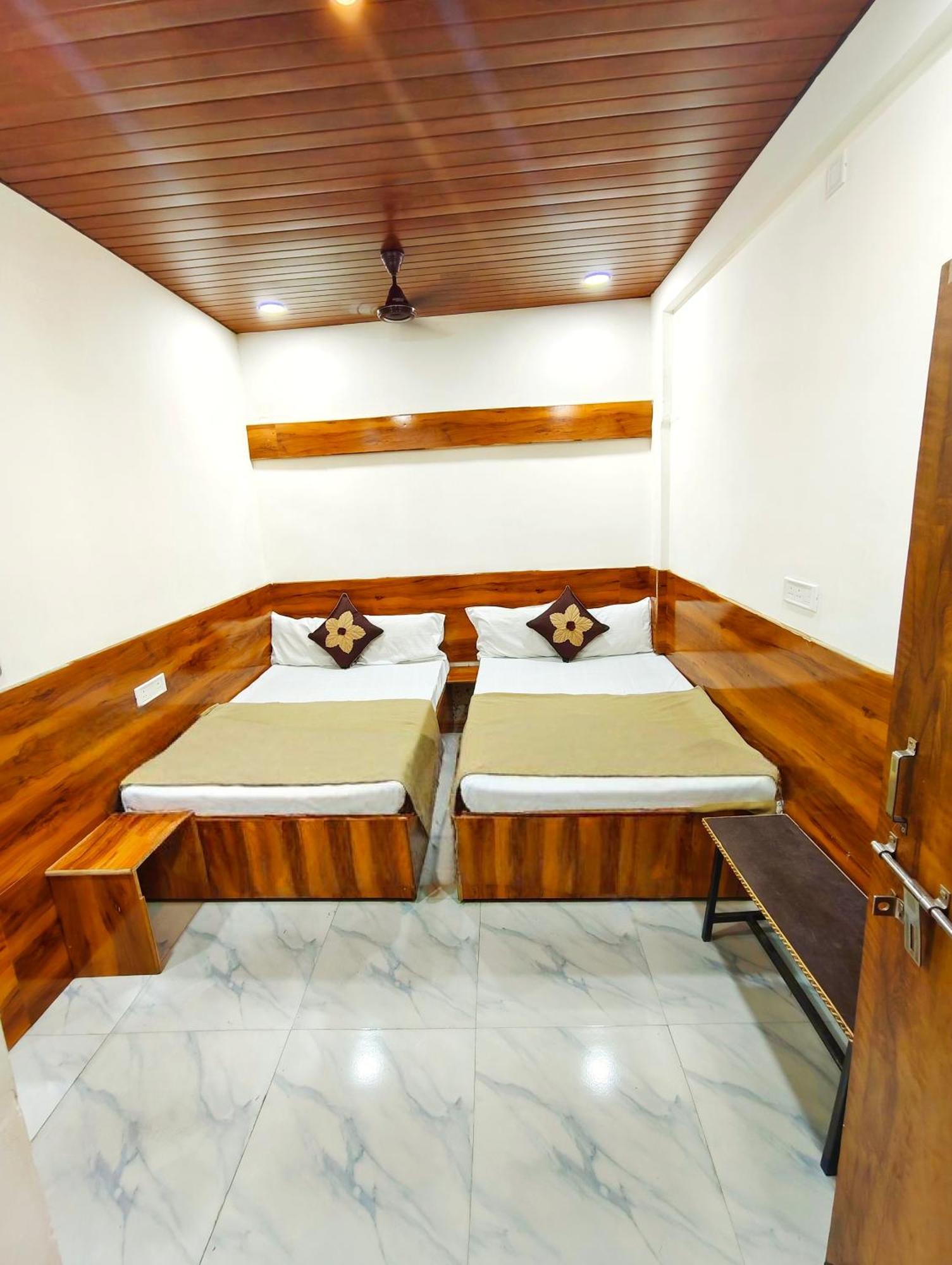 Hotel Om Palace Near Mahakal Mandir Ujjain Extérieur photo