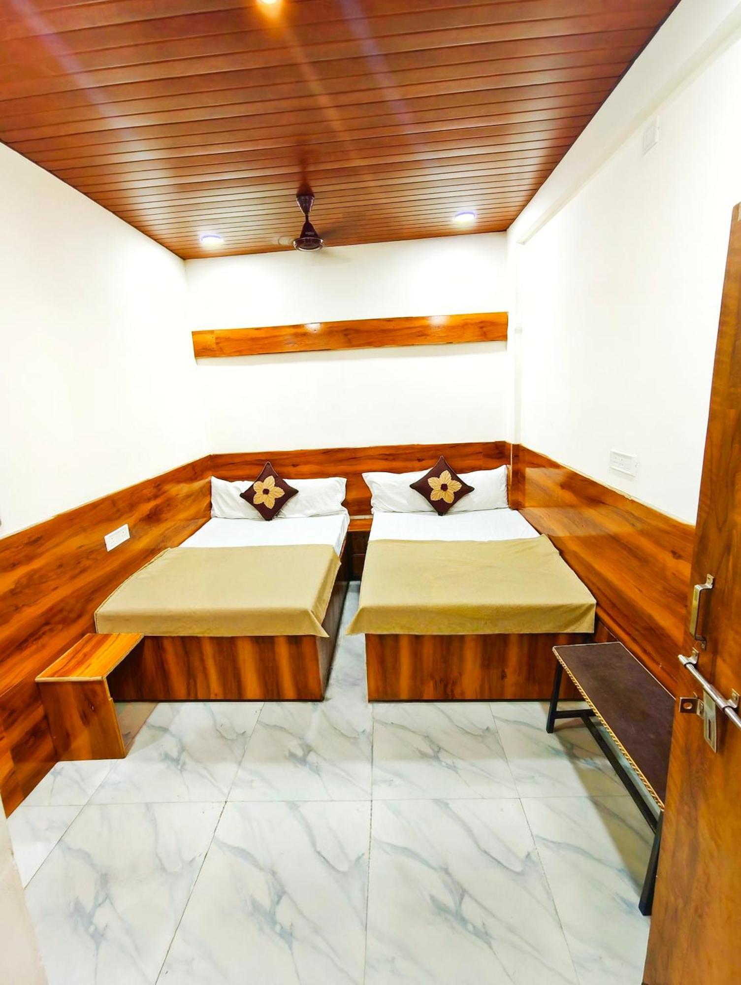 Hotel Om Palace Near Mahakal Mandir Ujjain Extérieur photo