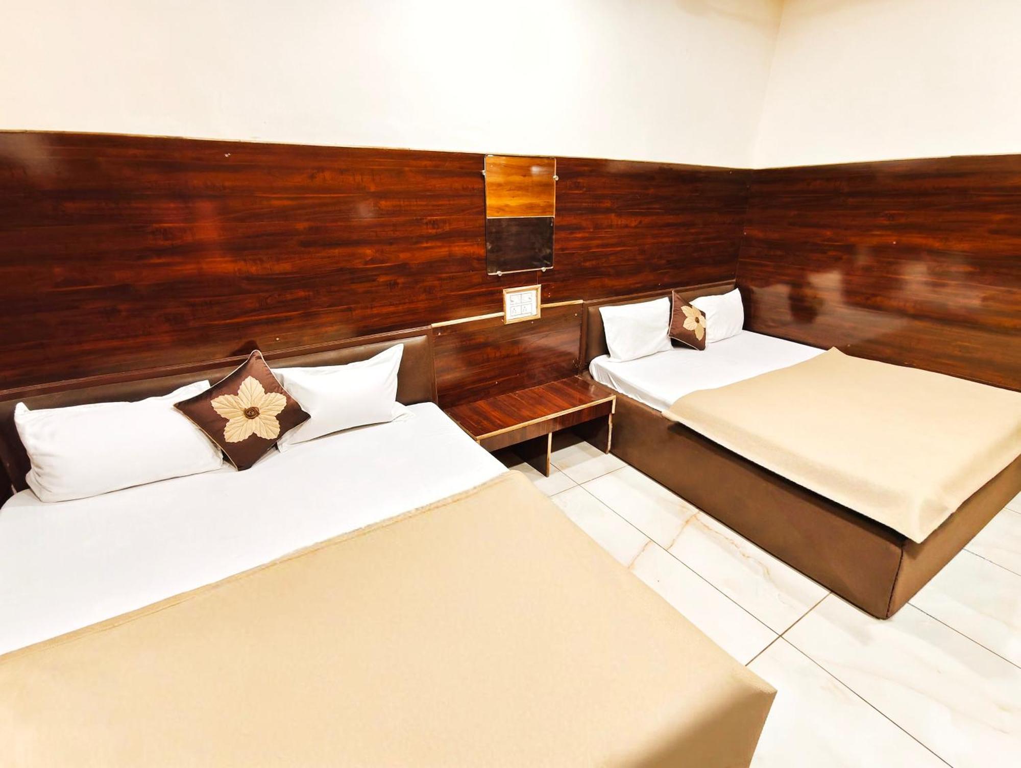 Hotel Om Palace Near Mahakal Mandir Ujjain Extérieur photo
