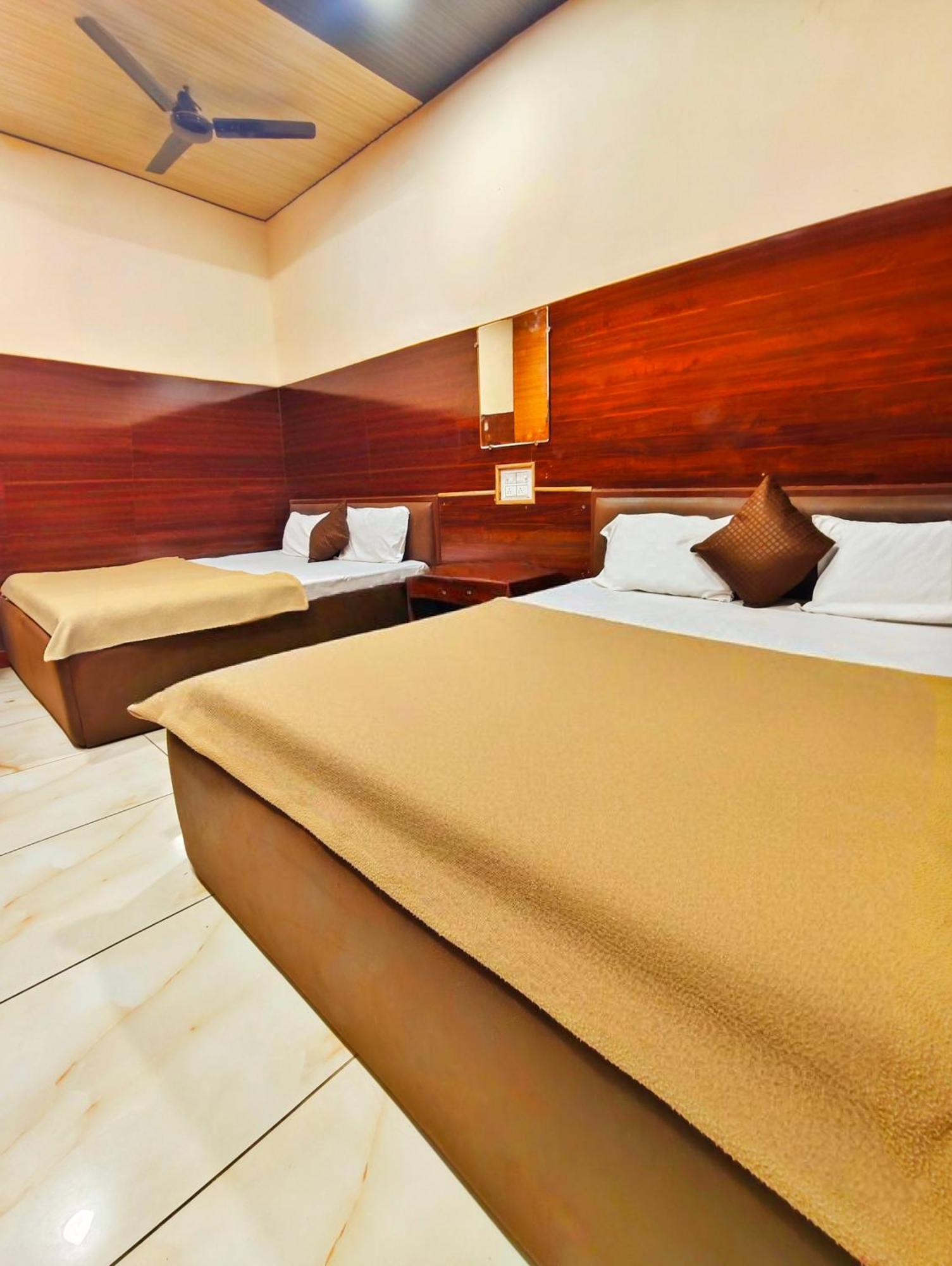 Hotel Om Palace Near Mahakal Mandir Ujjain Extérieur photo