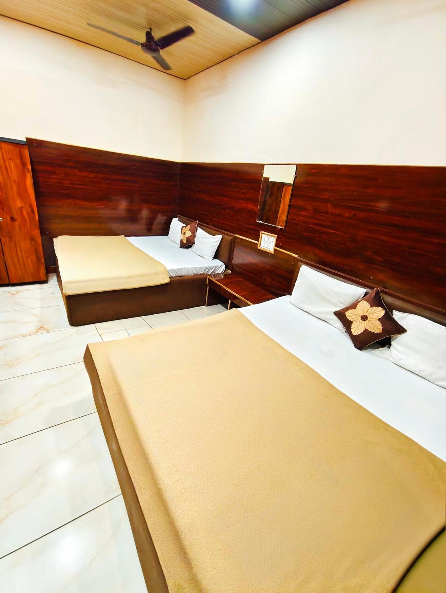 Hotel Om Palace Near Mahakal Mandir Ujjain Extérieur photo