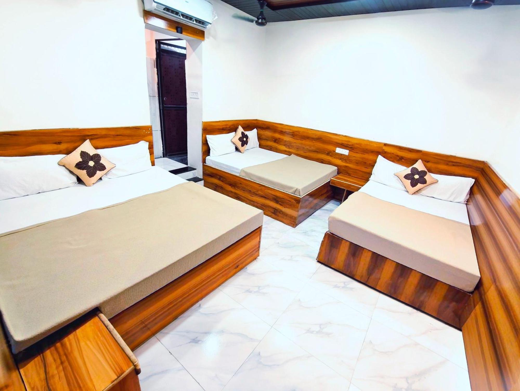 Hotel Om Palace Near Mahakal Mandir Ujjain Extérieur photo
